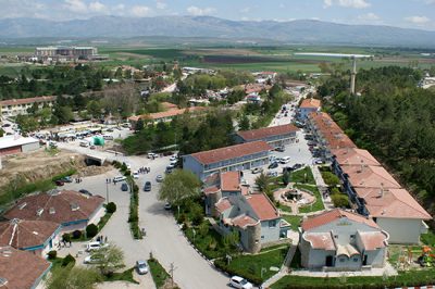 Afyon’un Sandıklı ilçesinde jeotermal serada üretilen meyve fidanlarına yoğun ilgi var